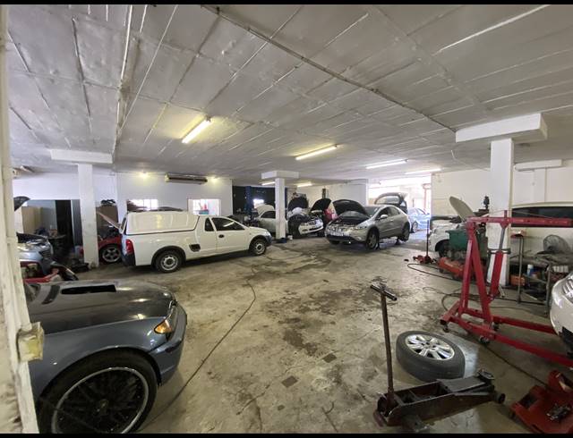 1,200M² WAREHOUSE TO LET IN BRIARDENE